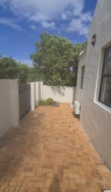 To Let 1 Bedroom Property for Rent in Pinehurst Western Cape